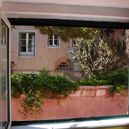 Casa De Sao Pedro, Bairro Alto * Lisboa